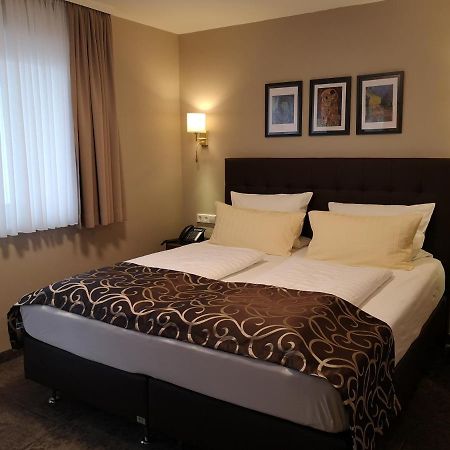 Hotel Regina ลุดวิกส์ฮาเฟน อัม ไรน์ ภายนอก รูปภาพ