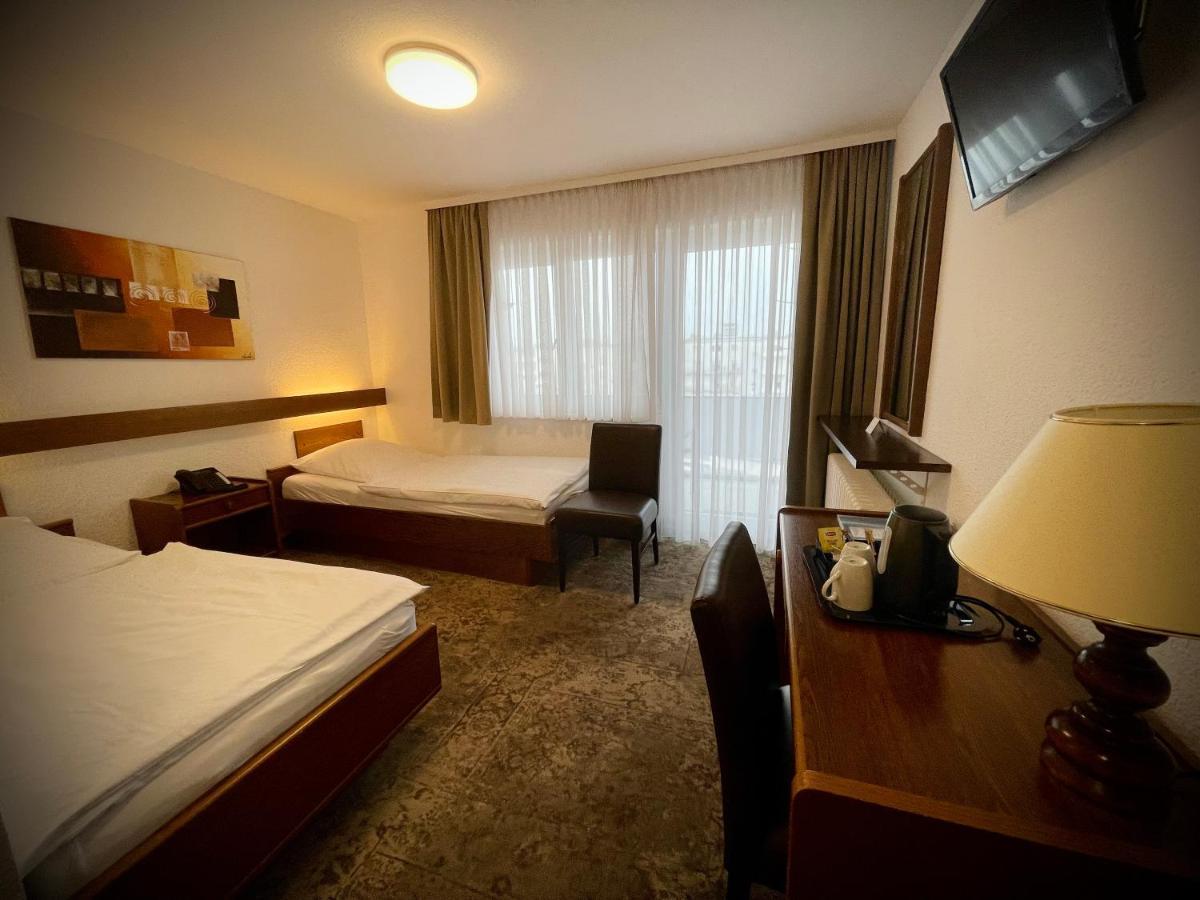 Hotel Regina ลุดวิกส์ฮาเฟน อัม ไรน์ ภายนอก รูปภาพ