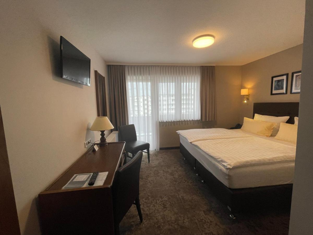 Hotel Regina ลุดวิกส์ฮาเฟน อัม ไรน์ ภายนอก รูปภาพ