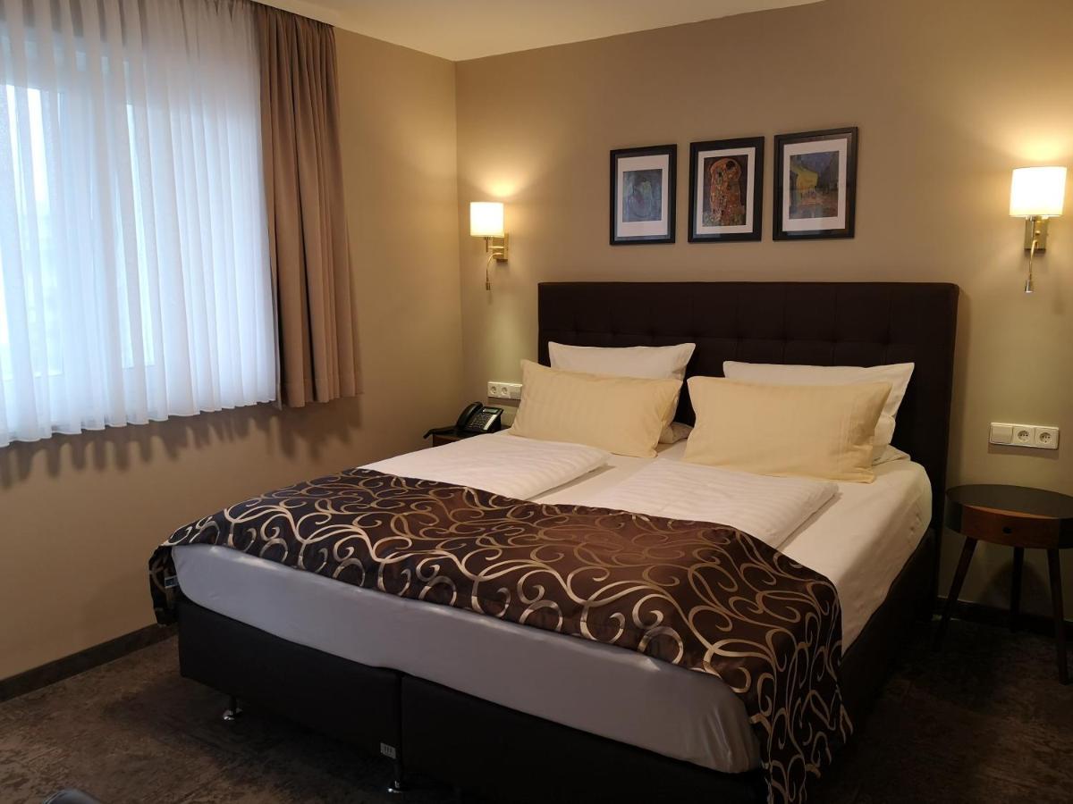 Hotel Regina ลุดวิกส์ฮาเฟน อัม ไรน์ ภายนอก รูปภาพ