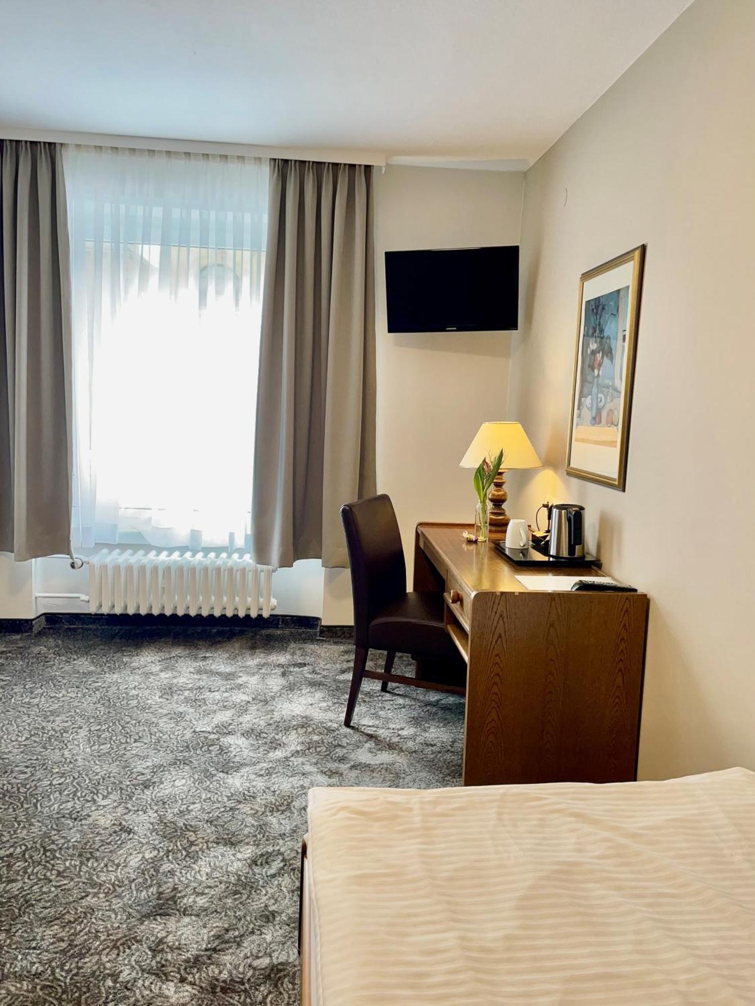 Hotel Regina ลุดวิกส์ฮาเฟน อัม ไรน์ ภายนอก รูปภาพ
